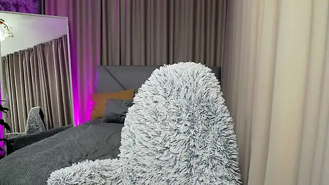 AliceeJin online show from July 28, 2026, 4:39 pm