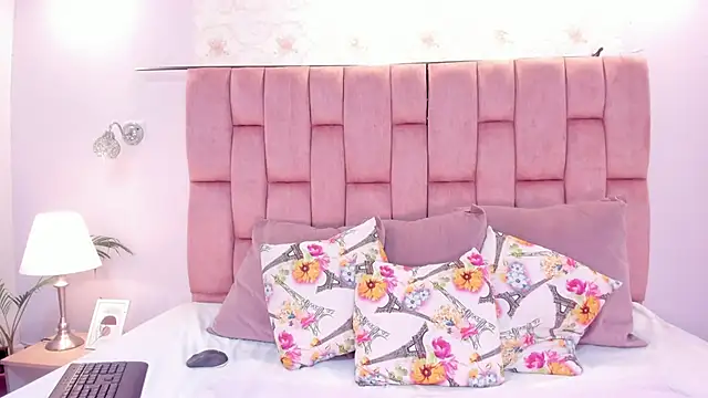 isabellaivyy online show from June 4, 2026, 5:06 pm