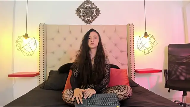 kirarossee online show from July 7, 2026, 11:41 pm