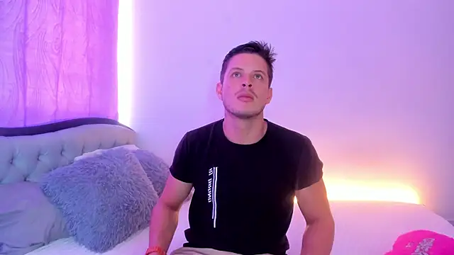johnycooper08 online show from July 18, 2026, 12:47 pm