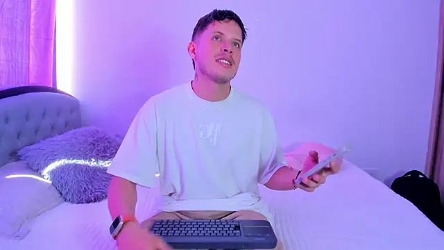 johnycooper08 online show from June 11, 2026, 2:14 pm