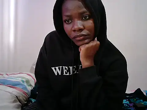 QueenSar online show from July 21, 2026, 1:23 pm