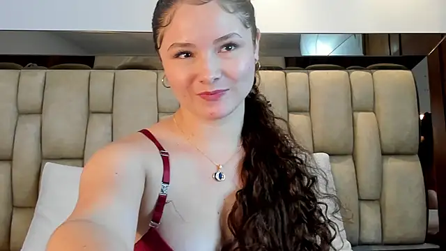 CamilaSaez online show from June 3, 2026, 2:33 pm
