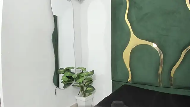 Mila petiteasm online show from July 6, 2026, 12:12 pm