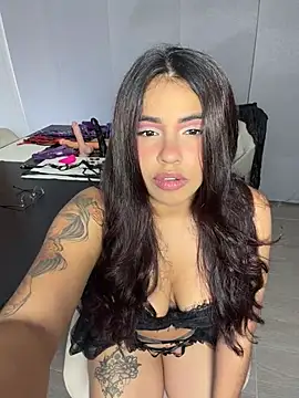 ElenaXMelody online show from June 18, 2026, 6:34 am