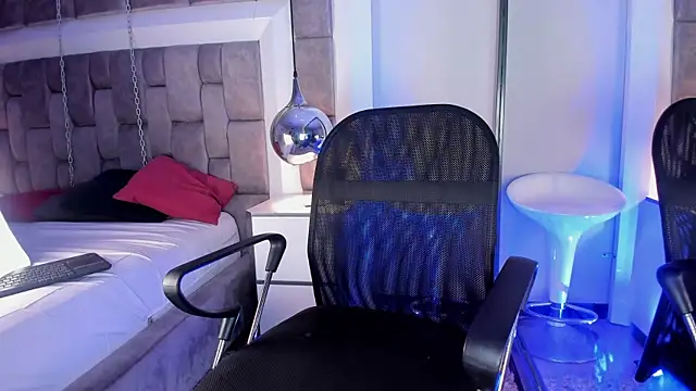 LucasThomson  online show from July 21, 2026, 4:14 am