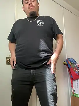 whitechocolatecandy1 online show from August 4, 2026, 11:31 pm