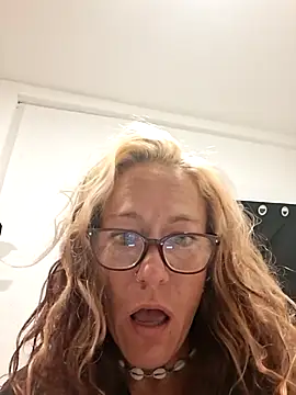 lusciouspider online show from June 22, 2026, 1:11 am