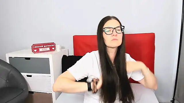 NadiaXlove online show from July 28, 2026, 4:39 pm