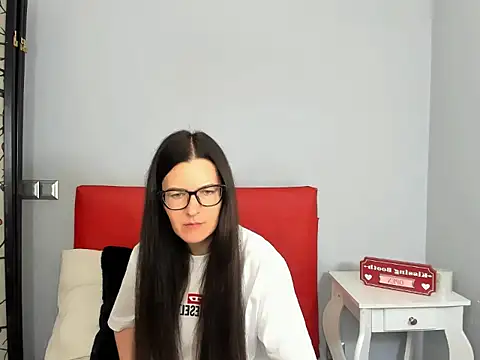 NadiaXlove online show from June 19, 2026, 5:46 am