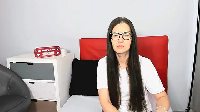 NadiaXlove online show from July 28, 2026, 2:24 pm