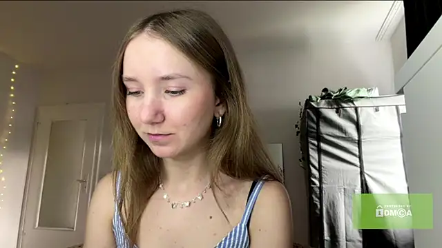 Snapshot of smalllisa chatting on July 22, 2026, 5:15 pm smalllisa online show from July 22, 2026, 5:15 pm