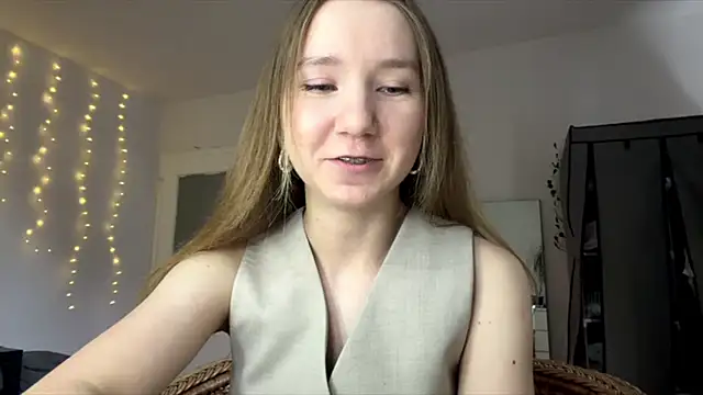 Snapshot of smalllisa chatting on June 11, 2026, 6:16 pm smalllisa online show from June 11, 2026, 6:16 pm