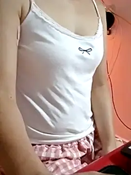 -Lylyn- online show from July 22, 2026, 5:20 am