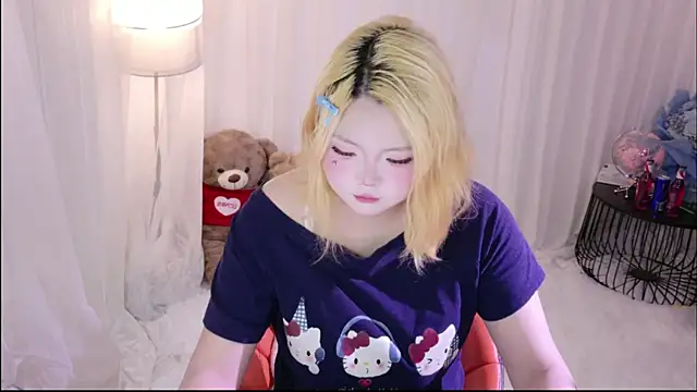 YaMi-11 online show from June 13, 2026, 7:06 am