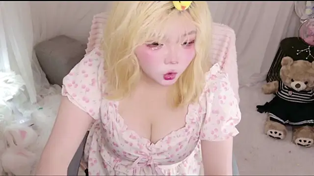 YaMi-11 online show from July 11, 2026, 4:24 am