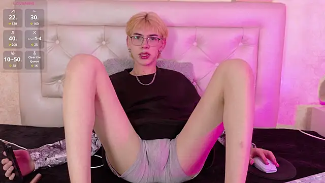 Kim Adrien online show from July 16, 2026, 12:29 am