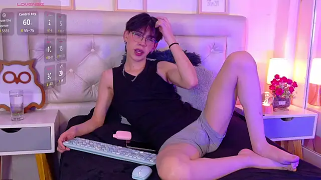 Kim Adrien online show from June 6, 2026, 4:07 am
