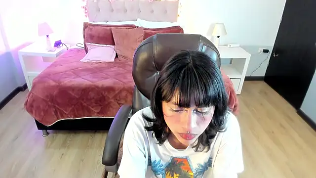 kat cute   online show from June 17, 2026, 3:17 am