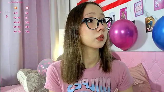 Karolinacreamm online show from July 27, 2026, 6:20 am