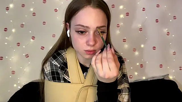 itskylieee online show from June 30, 2026, 12:38 pm