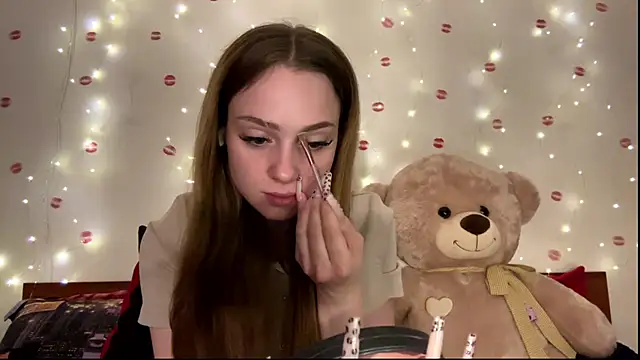 itskylieee online show from June 11, 2026, 1:19 pm