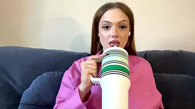 itskylieee online show from July 6, 2026, 3:03 pm