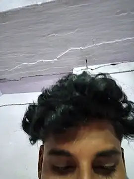 lovelyboyravitaji143 online show from June 6, 2026, 4:23 pm