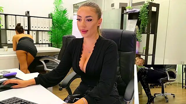 BabesGoWild online show from September 12, 2025, 4:45 am