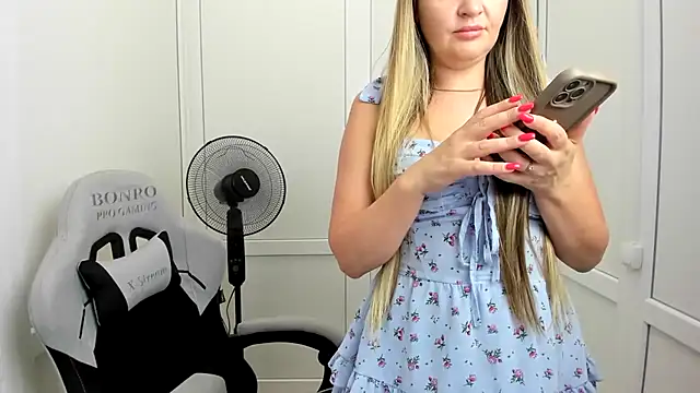 MiaSummerr  online show from July 23, 2026, 12:35 pm
