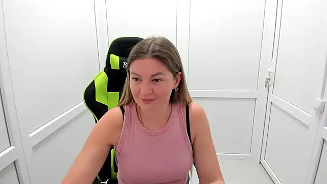 MiaSummerr  online show from June 30, 2026, 6:46 am