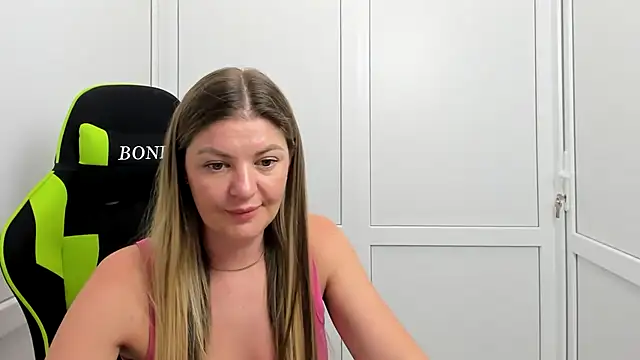 MiaSummerr  online show from July 11, 2026, 7:25 pm