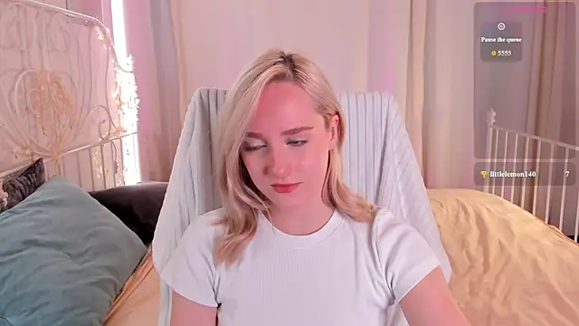 Snapshot of Chloe-Deccer chatting on July 13, 2026, 1:27 am Chloe-Deccer online show from July 13, 2026, 1:27 am