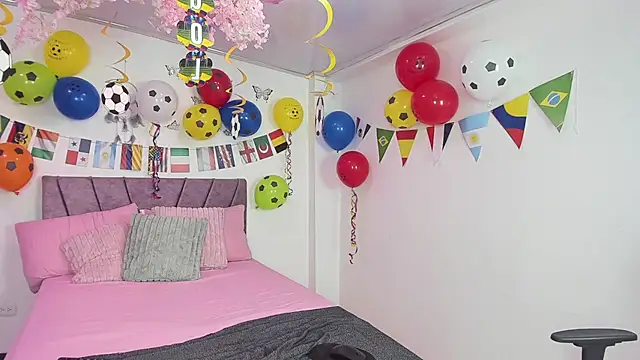 NahomyEvans online show from June 19, 2026, 12:22 pm