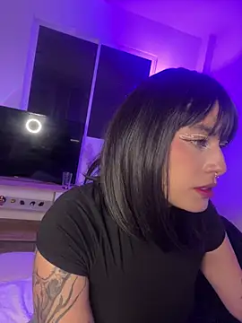 Hottie cami online show from July 24, 2026, 2:18 am