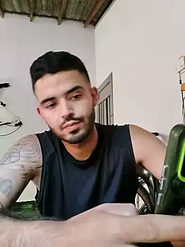 Snapshot of Deivi_Orth chatting on July 6, 2026, 2:13 pm Deivi Orth online show from July 6, 2026, 2:13 pm