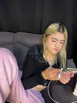 Lia-firee online show from July 26, 2026, 5:03 am