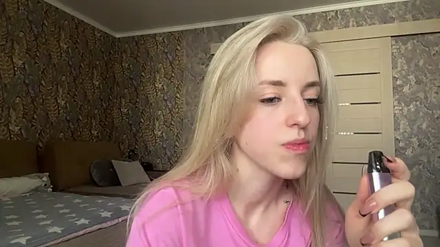 Snapshot of KrissySharp chatting on June 18, 2026, 9:14 am KrissySharp online show from June 18, 2026, 9:14 am