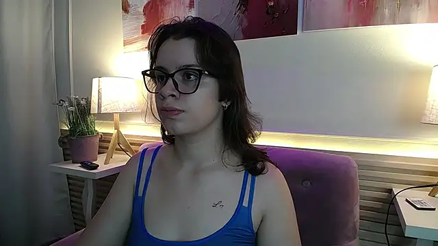 gagingmolly online show from July 28, 2026, 12:01 pm