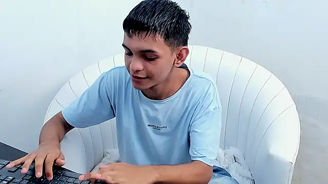littlecum18 online show from June 8, 2026, 2:17 pm