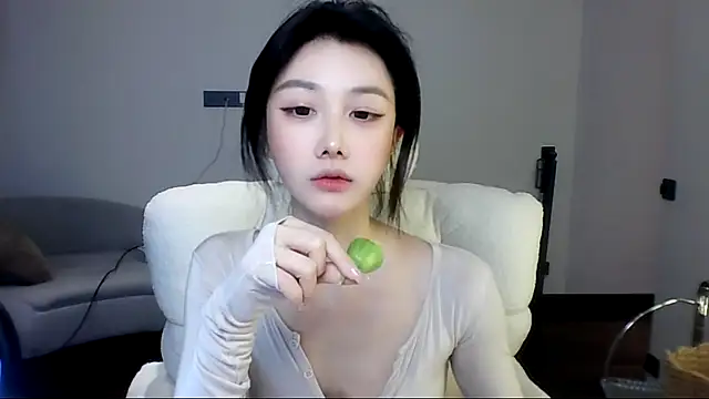 Snapshot of SylvieMaya chatting on June 28, 2026, 5:30 pm SylvieMaya online show from June 28, 2026, 5:30 pm