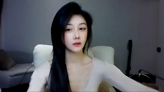 Snapshot of SylvieMaya chatting on July 17, 2026, 7:00 pm SylvieMaya online show from July 17, 2026, 7:00 pm