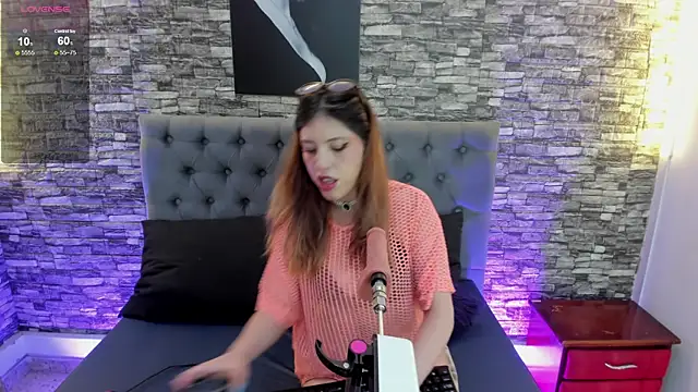 AngeliqueGirard online show from July 18, 2026, 7:44 pm