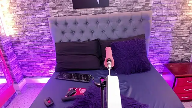 AngeliqueGirard online show from July 20, 2026, 3:03 pm