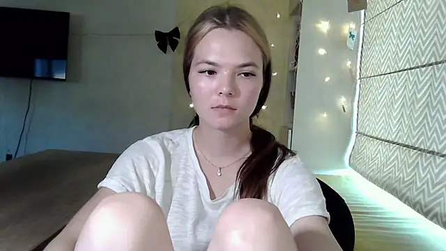 AvrilGillig online show from June 26, 2026, 2:56 pm