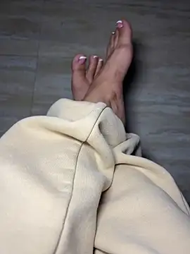 Snapshot of prettytoesfreak chatting on June 8, 2026, 1:33 pm prettytoesfreak online show from June 8, 2026, 1:33 pm