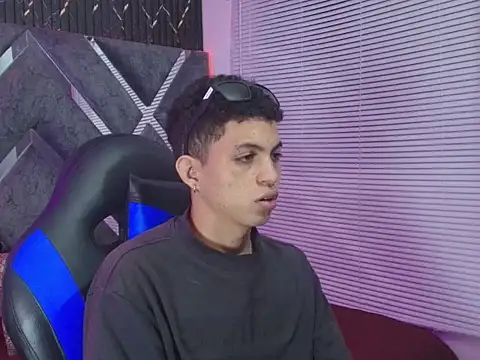 Snapshot of cameron_lux77 chatting on July 6, 2026, 3:35 am cameron lux77 online show from July 6, 2026, 3:35 am
