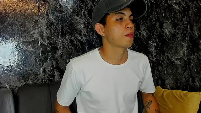 Snapshot of cameron_lux77 chatting on July 30, 2026, 3:38 am cameron lux77 online show from July 30, 2026, 3:38 am