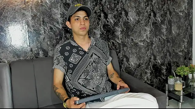 Snapshot of cameron_lux77 chatting on July 29, 2026, 3:39 am cameron lux77 online show from July 29, 2026, 3:39 am