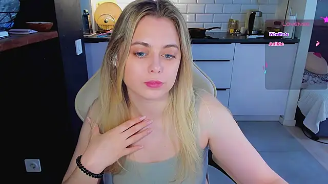 blonde kellyy online show from June 19, 2026, 3:45 am